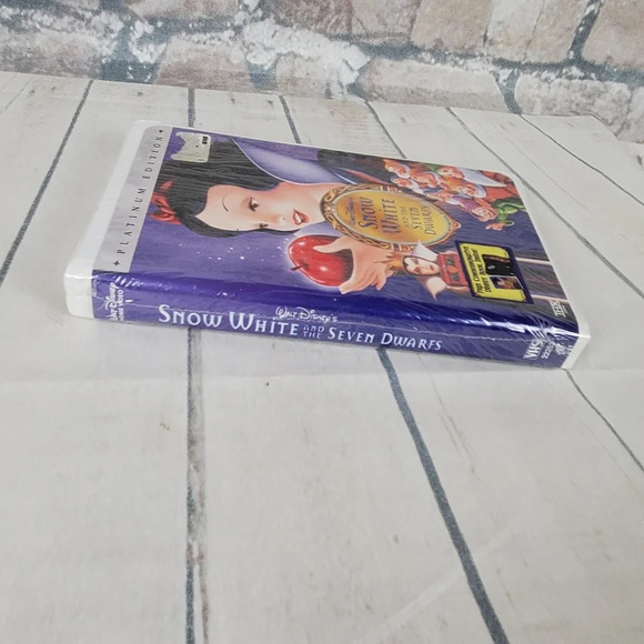 2/$25 Walt  Disney Snow White VHS Platinum Ed. - Picture 5 of 7